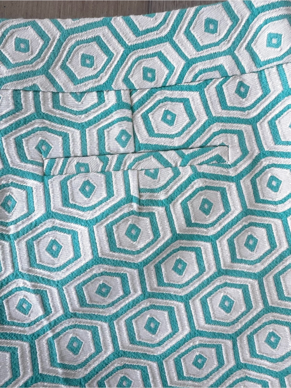 Trina Turk Aqua Geometric Jacquard Tailored Shorts Size 8 EUC Coastal Preppy - Picture 4 of 10